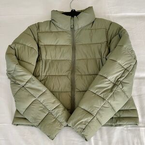 Love Tree quilted ultra packable cropped puffer jacket. Size M (fits a small)